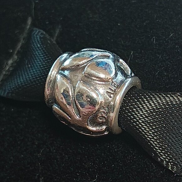 Authentic Pandora Retired Friendly Florets Charm 790493 Sterling Silver - Picture 4 of 4